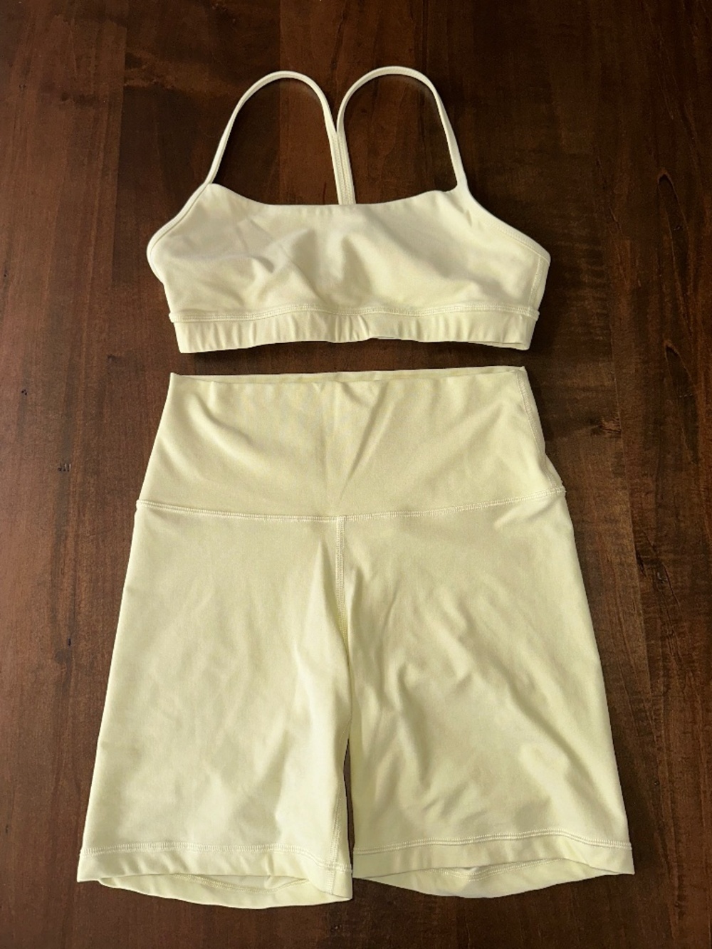 Aritzia 7" Biker Shorts and Sports Bra 2 Piece Matching Set Yellow Sz 6 / Small